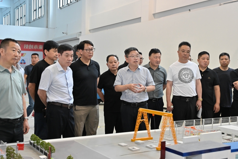 南京江宁区建筑业考察团到我校参观考察
